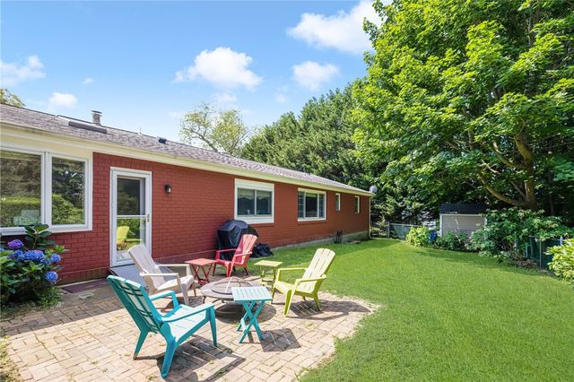 288 Green End Avenue, Middletown, RI 02842