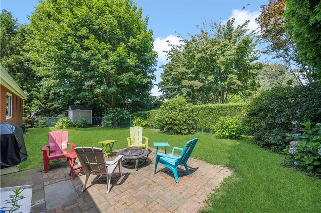 288 Green End Avenue, Middletown, RI 02842