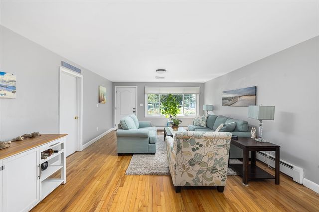 288 Green End Avenue, Middletown, RI 02842