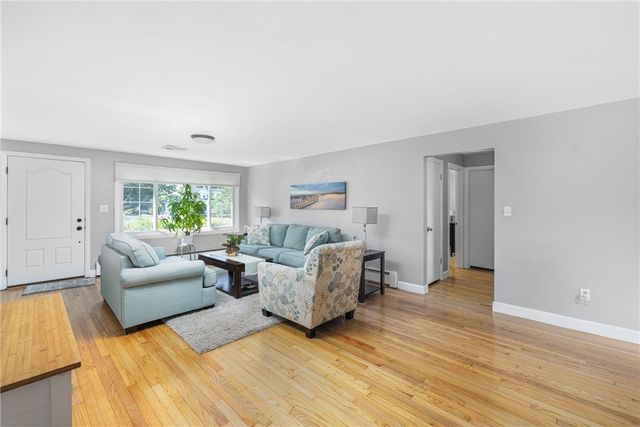 288 Green End Avenue, Middletown, RI 02842