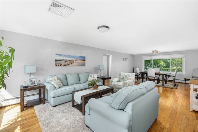 288 Green End Avenue, Middletown, RI 02842