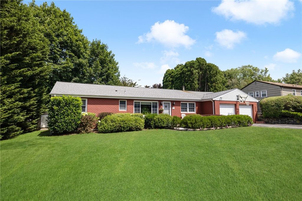 288 Green End Avenue, Middletown, RI 02842
