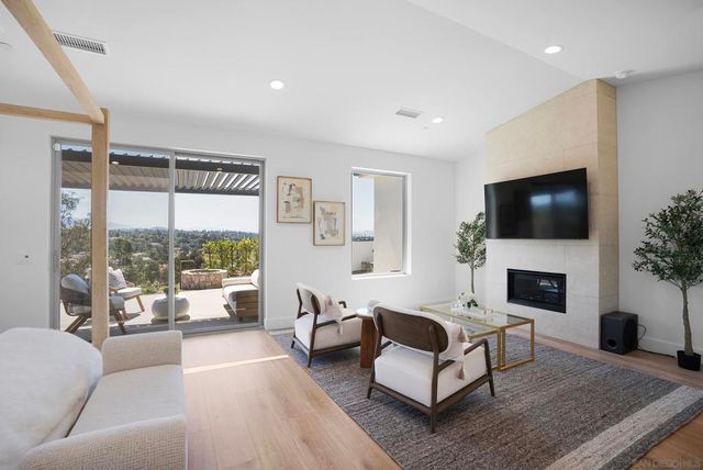 588 Twin Country Ln, Fallbrook, CA 92028