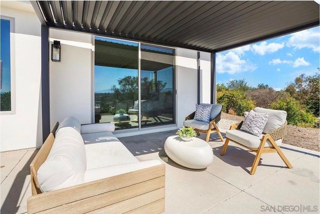 588 Twin Country Ln, Fallbrook, CA 92028