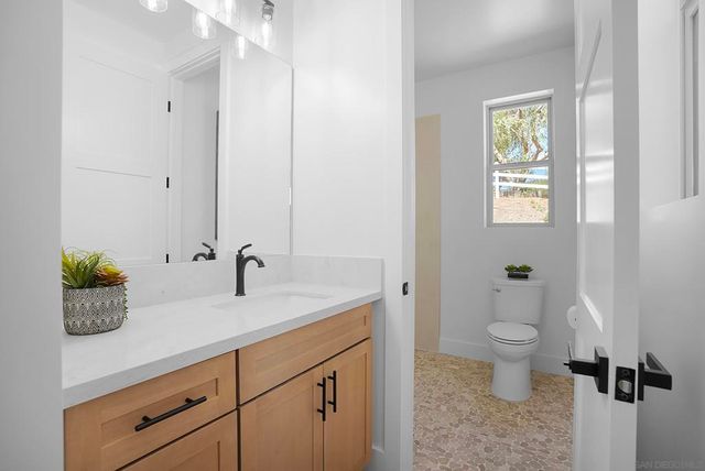 588 Twin Country Ln, Fallbrook, CA 92028
