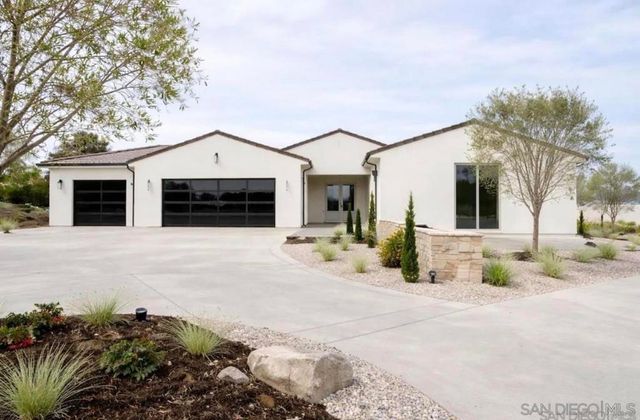 588 Twin Country Ln, Fallbrook, CA 92028