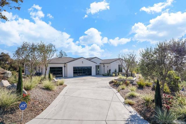 588 Twin Country Ln, Fallbrook, CA 92028