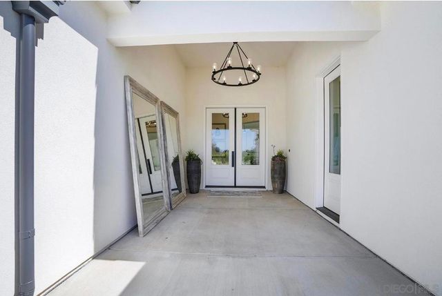 588 Twin Country Ln, Fallbrook, CA 92028