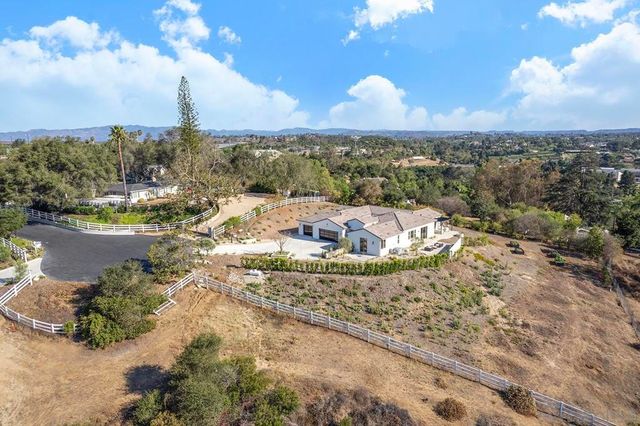 588 Twin Country Ln, Fallbrook, CA 92028