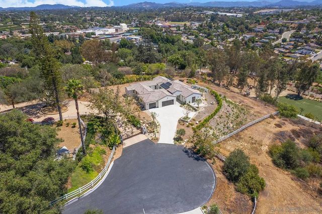 588 Twin Country Ln, Fallbrook, CA 92028