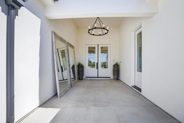 588 Twin Country Ln, Fallbrook, CA 92028