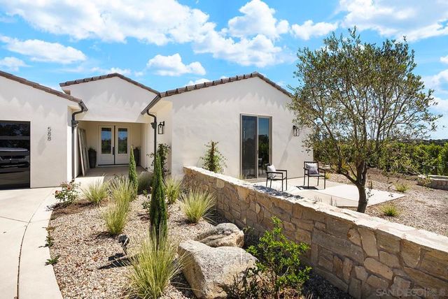 588 Twin Country Ln, Fallbrook, CA 92028
