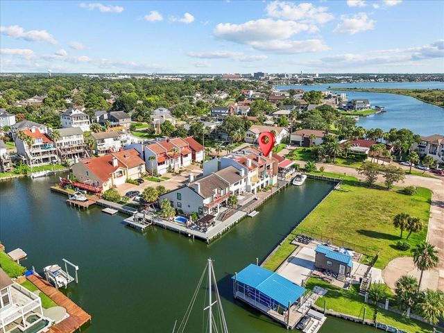 17 Antilles Lane, Nassau Bay, TX 77058