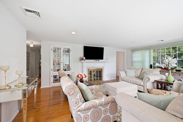 105 Hillside Drive, Centerville, MA 02632