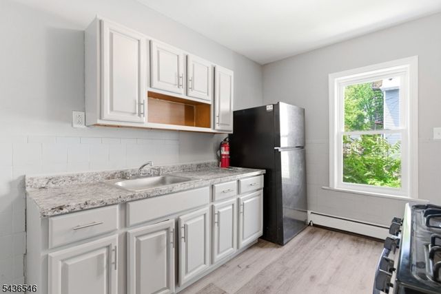 3 Winthrop Ter, East Orange City, NJ 07018