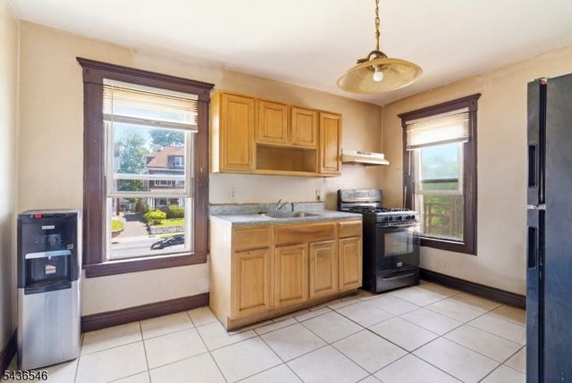 3 Winthrop Ter, East Orange City, NJ 07018