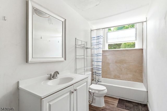 3 Winthrop Ter, East Orange City, NJ 07018
