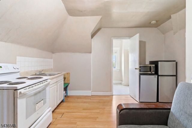 3 Winthrop Ter, East Orange City, NJ 07018