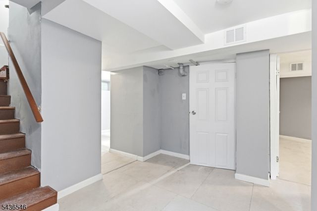 3 Winthrop Ter, East Orange City, NJ 07018