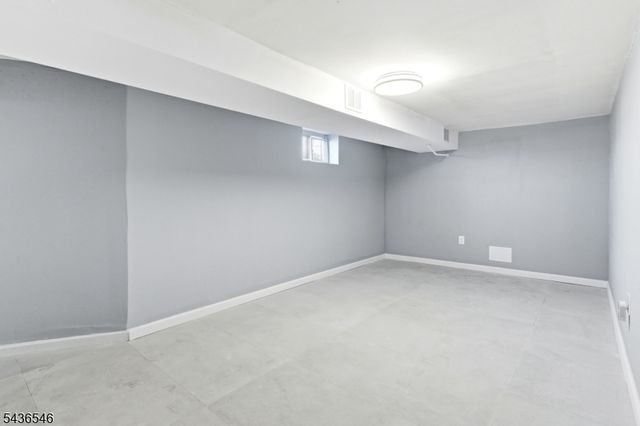 3 Winthrop Ter, East Orange City, NJ 07018