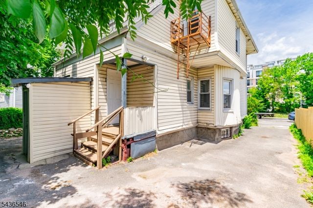 3 Winthrop Ter, East Orange City, NJ 07018