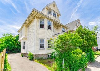 3 Winthrop Ter, East Orange City, NJ 07018