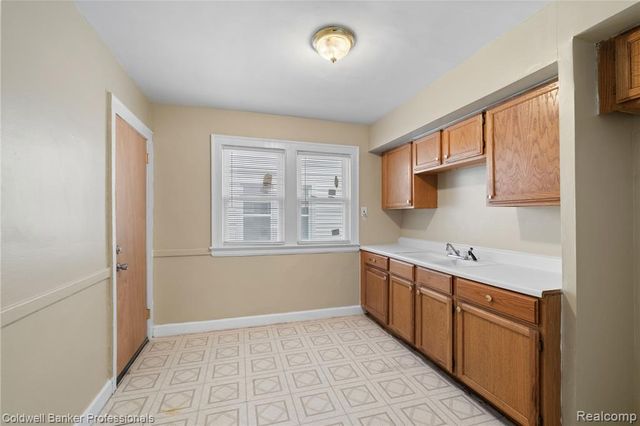 17158 Greenlawn Street, Detroit, MI 48221