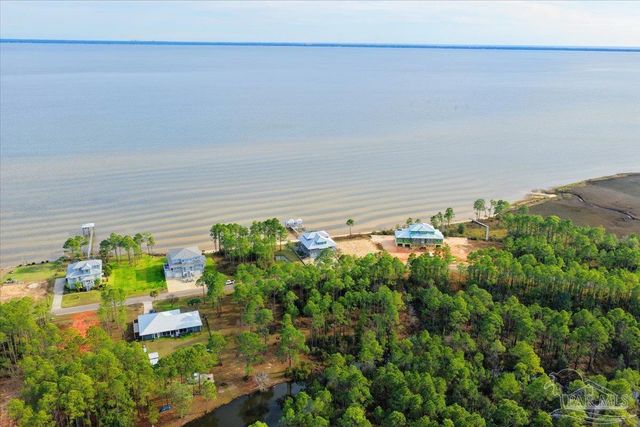 1101 Oyster Bay Dr, Milton, FL 32583