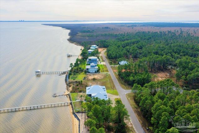 1101 Oyster Bay Dr, Milton, FL 32583