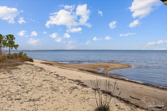 1101 Oyster Bay Dr, Milton, FL 32583