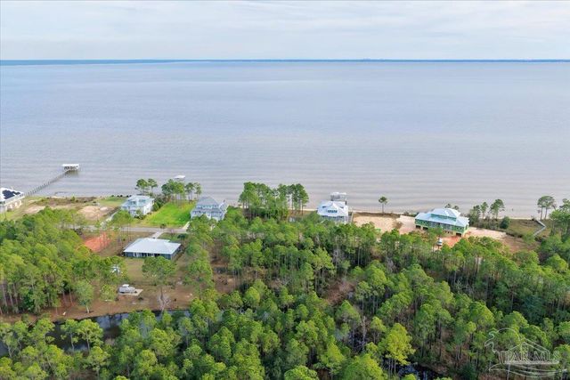 1101 Oyster Bay Dr, Milton, FL 32583