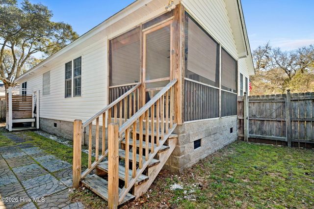 6 White Lane, Oak Island, NC 28465