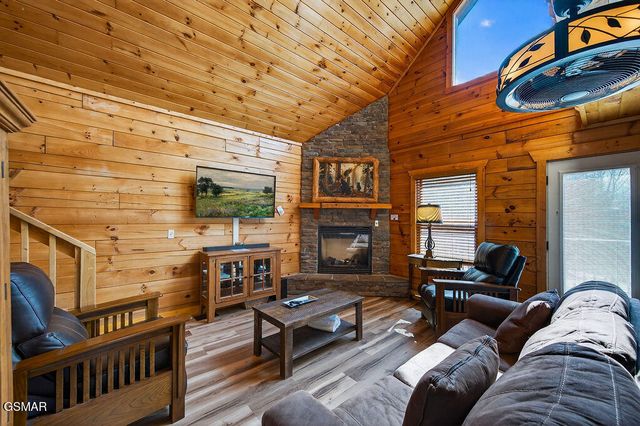 1106 Back Ridge Court, Gatlinburg, TN 37738