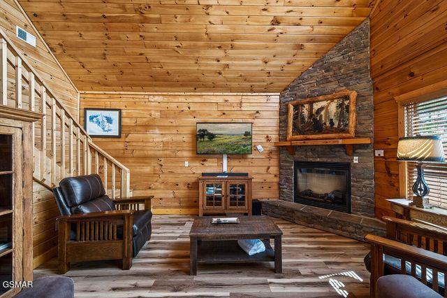 1106 Back Ridge Court, Gatlinburg, TN 37738