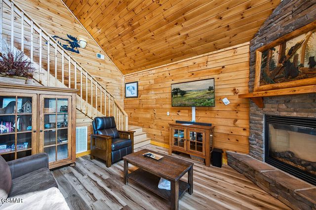 1106 Back Ridge Court, Gatlinburg, TN 37738