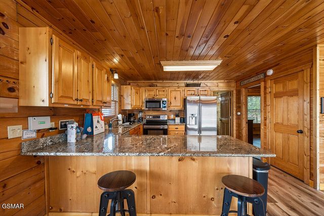 1106 Back Ridge Court, Gatlinburg, TN 37738