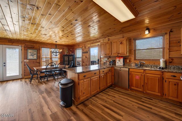 1106 Back Ridge Court, Gatlinburg, TN 37738