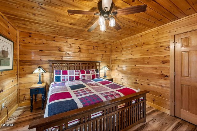 1106 Back Ridge Court, Gatlinburg, TN 37738