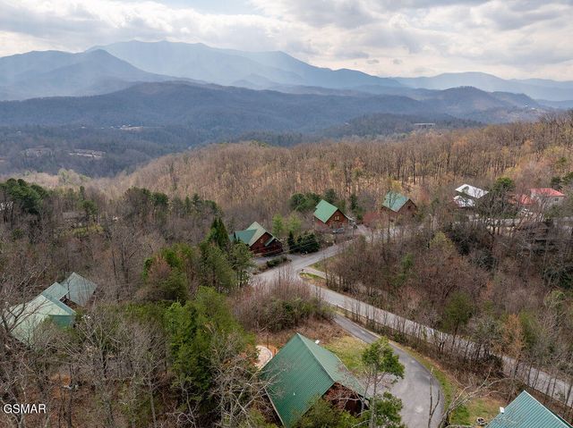 1106 Back Ridge Court, Gatlinburg, TN 37738