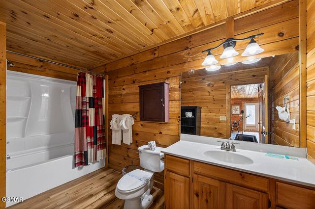 1106 Back Ridge Court, Gatlinburg, TN 37738