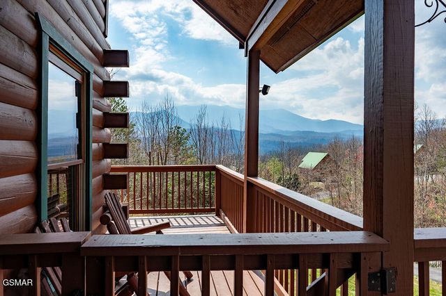 1106 Back Ridge Court, Gatlinburg, TN 37738