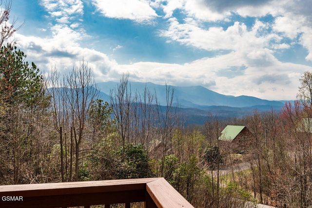 1106 Back Ridge Court, Gatlinburg, TN 37738