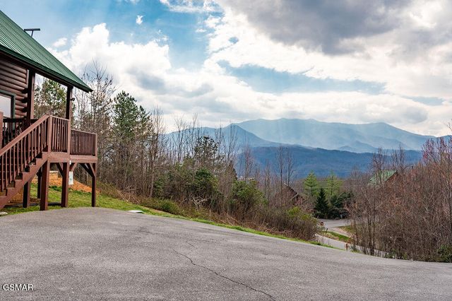 1106 Back Ridge Court, Gatlinburg, TN 37738
