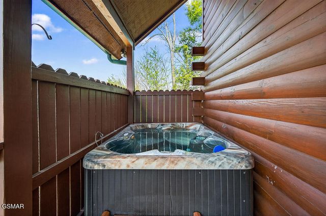 1106 Back Ridge Court, Gatlinburg, TN 37738