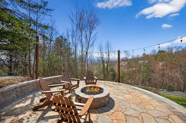 1106 Back Ridge Court, Gatlinburg, TN 37738