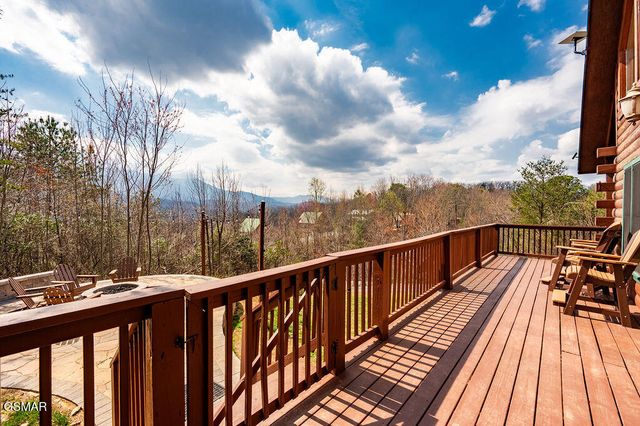 1106 Back Ridge Court, Gatlinburg, TN 37738