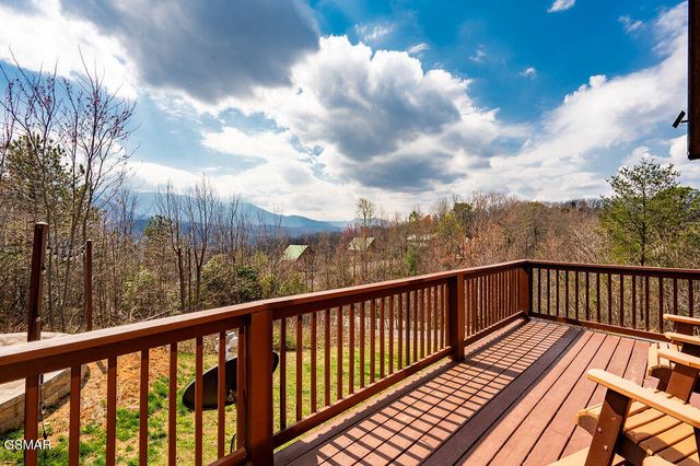 1106 Back Ridge Court, Gatlinburg, TN 37738
