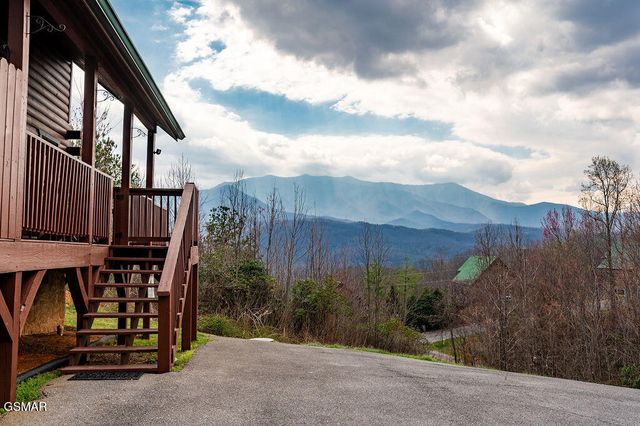 1106 Back Ridge Court, Gatlinburg, TN 37738