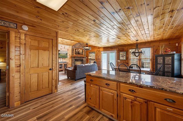 1106 Back Ridge Court, Gatlinburg, TN 37738