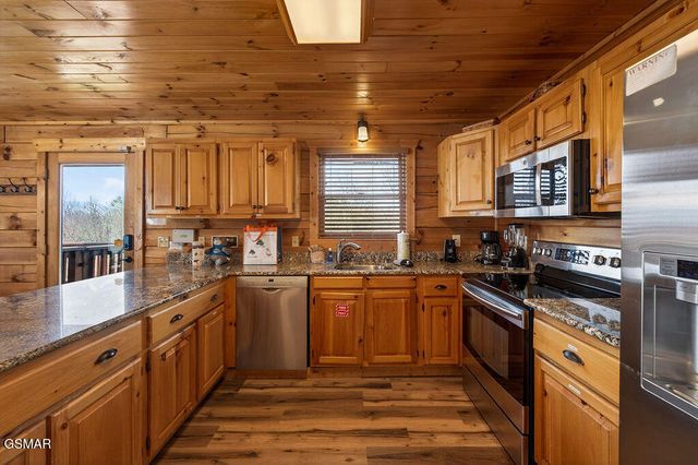 1106 Back Ridge Court, Gatlinburg, TN 37738